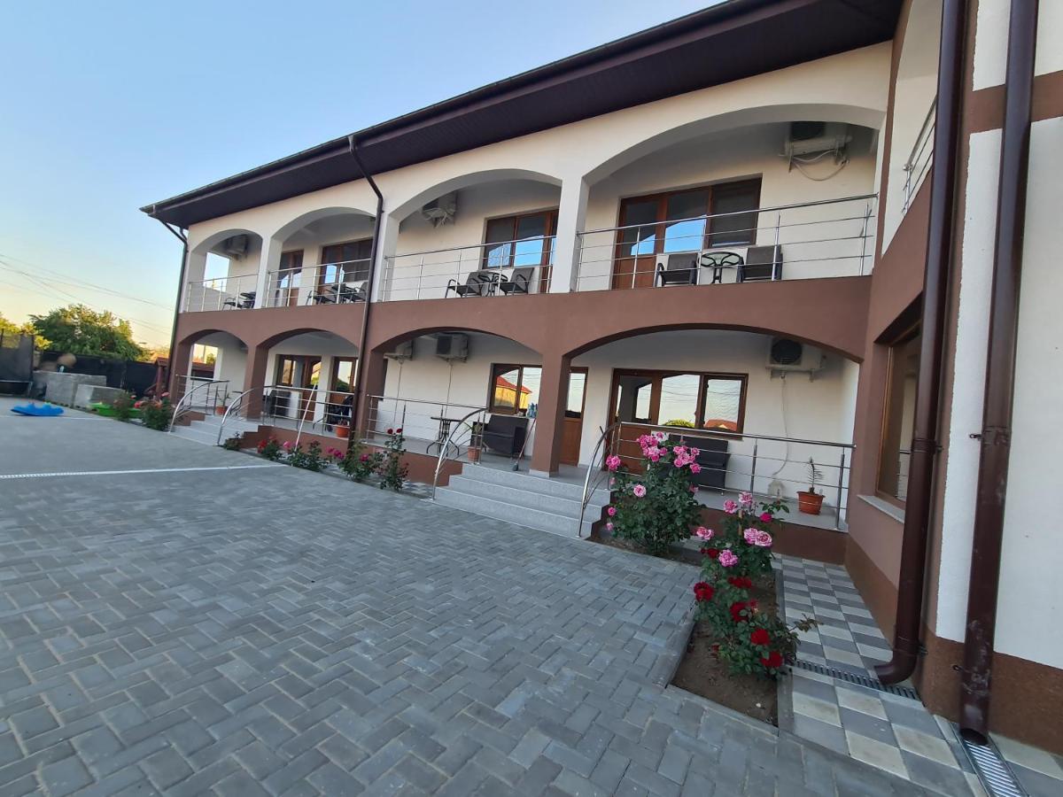 Casa Coco Hotel Două Mai Екстериор снимка